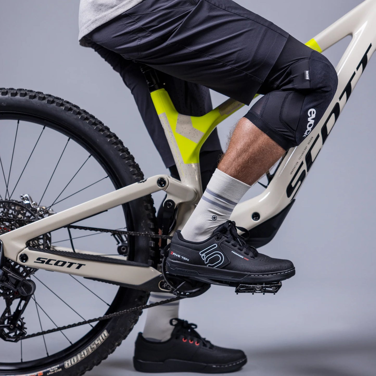 EVOC KNEE PROTECTOR LS FLEX LITE